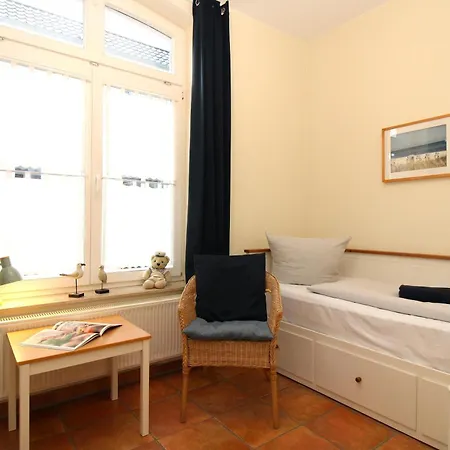 Hermannstrasse 20 3 *